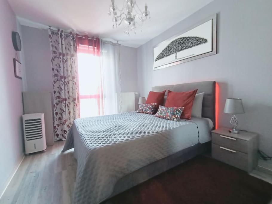 Appartement 4 Pieces - La Rose Des Yvelines - Classe 3 Etoiles Trappes Bagian luar foto
