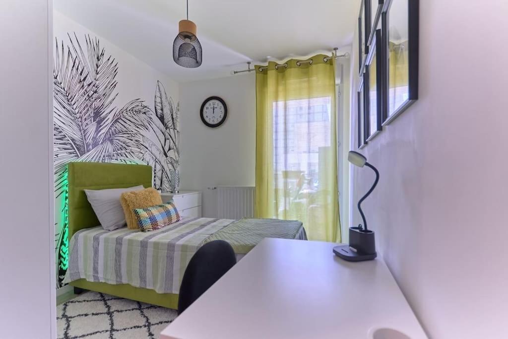 Appartement 4 Pieces - La Rose Des Yvelines - Classe 3 Etoiles Trappes Bagian luar foto