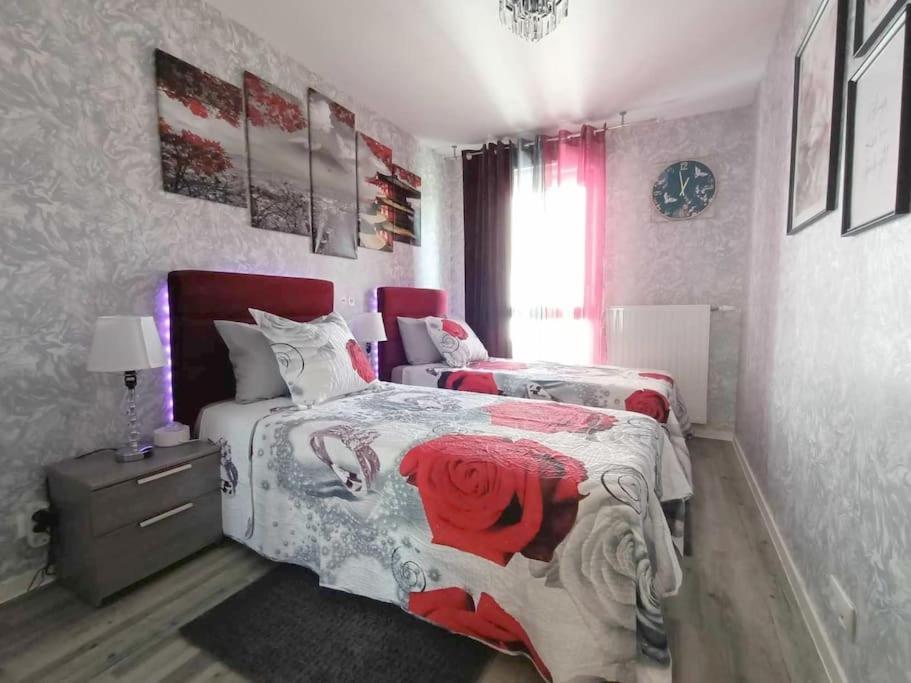 Appartement 4 Pieces - La Rose Des Yvelines - Classe 3 Etoiles Trappes Bagian luar foto