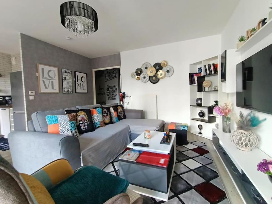 Appartement 4 Pieces - La Rose Des Yvelines - Classe 3 Etoiles Trappes Bagian luar foto