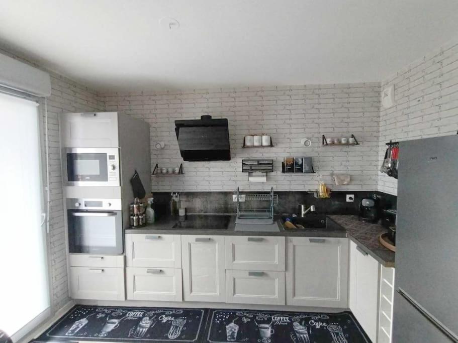 Appartement 4 Pieces - La Rose Des Yvelines - Classe 3 Etoiles Trappes Bagian luar foto