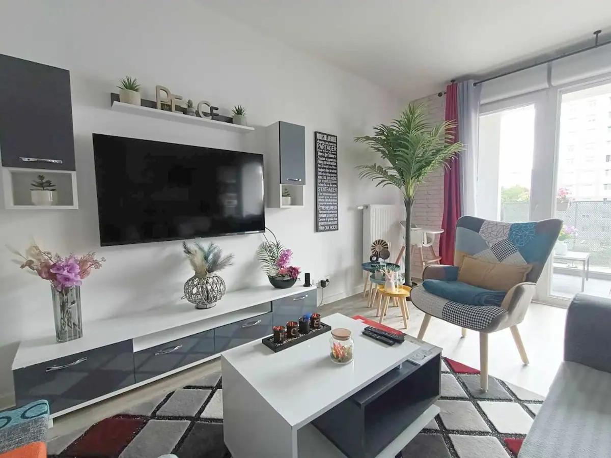 Appartement 4 Pieces - La Rose Des Yvelines - Classe 3 Etoiles Trappes Bagian luar foto